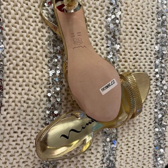 Nina Gold Sandals in size 8 1/2 Medium- NEW never worn - Picture 1 of 4